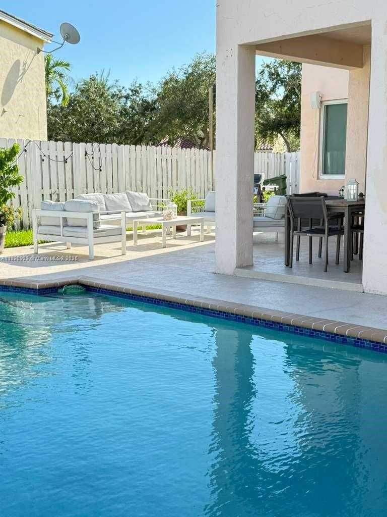 Small Image of 925 BRIAR RIDGE RD, Weston Number 16