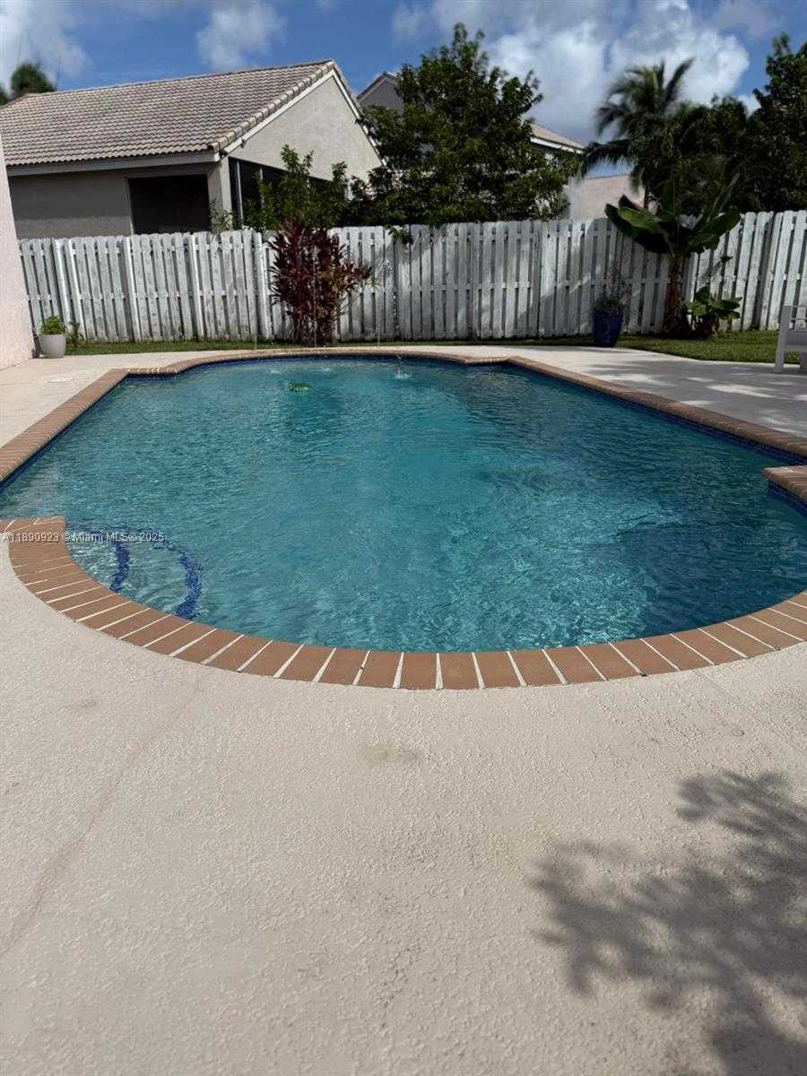 Small Image of 925 BRIAR RIDGE RD, Weston Number 17
