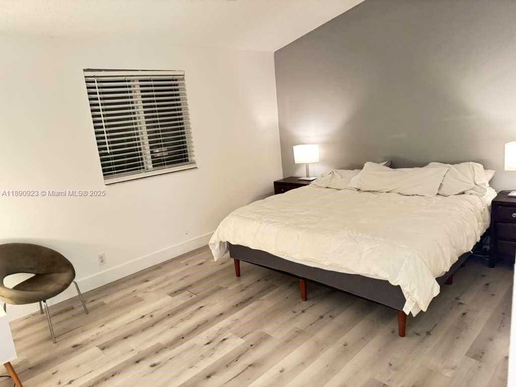 Small Image of 925 BRIAR RIDGE RD, Weston Number 6