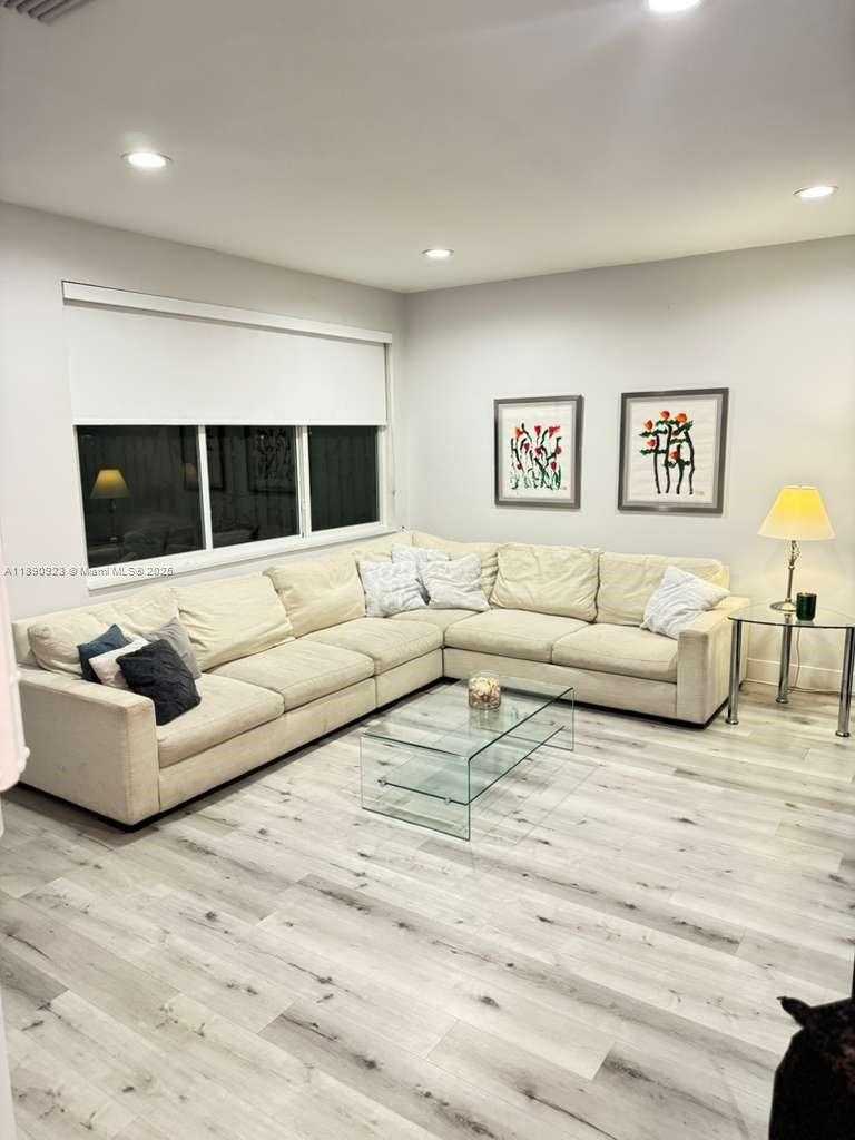 Small Image of 925 BRIAR RIDGE RD, Weston Number 8