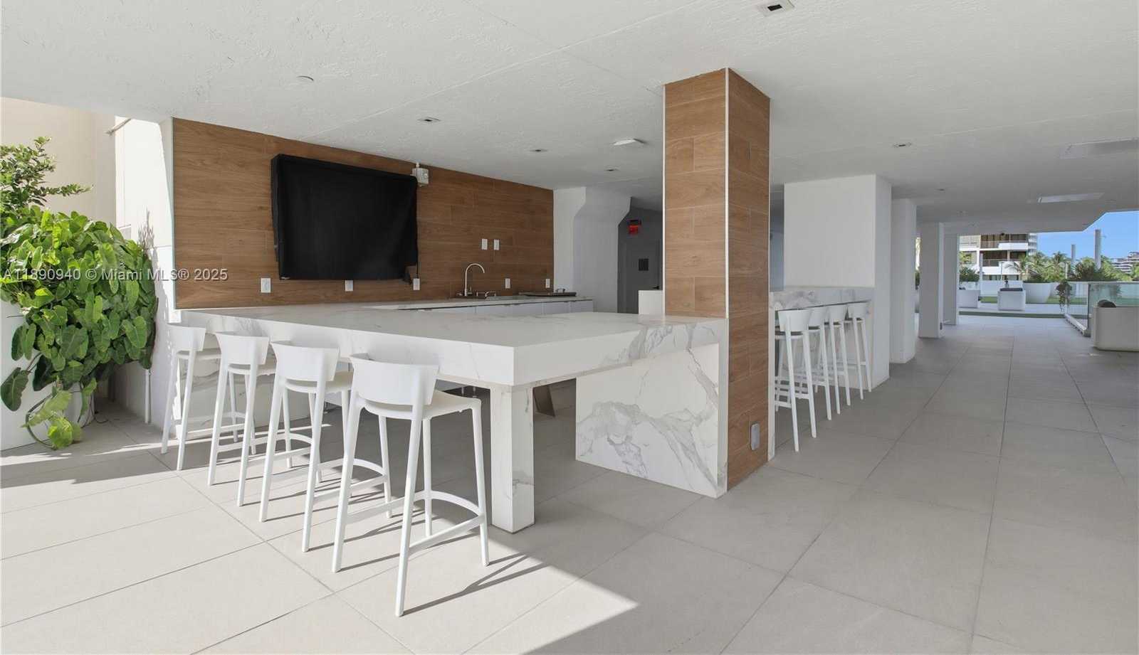 Small Image of 770 CLAUGHTON ISLAND DR #510, Miami Number 13