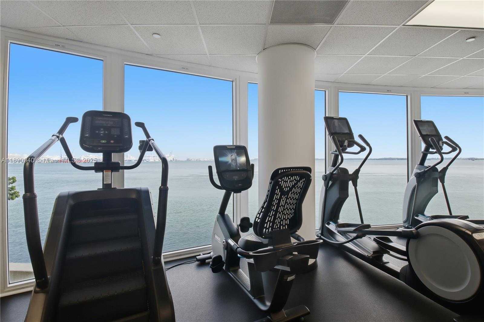 Small Image of 770 CLAUGHTON ISLAND DR #510, Miami Number 18