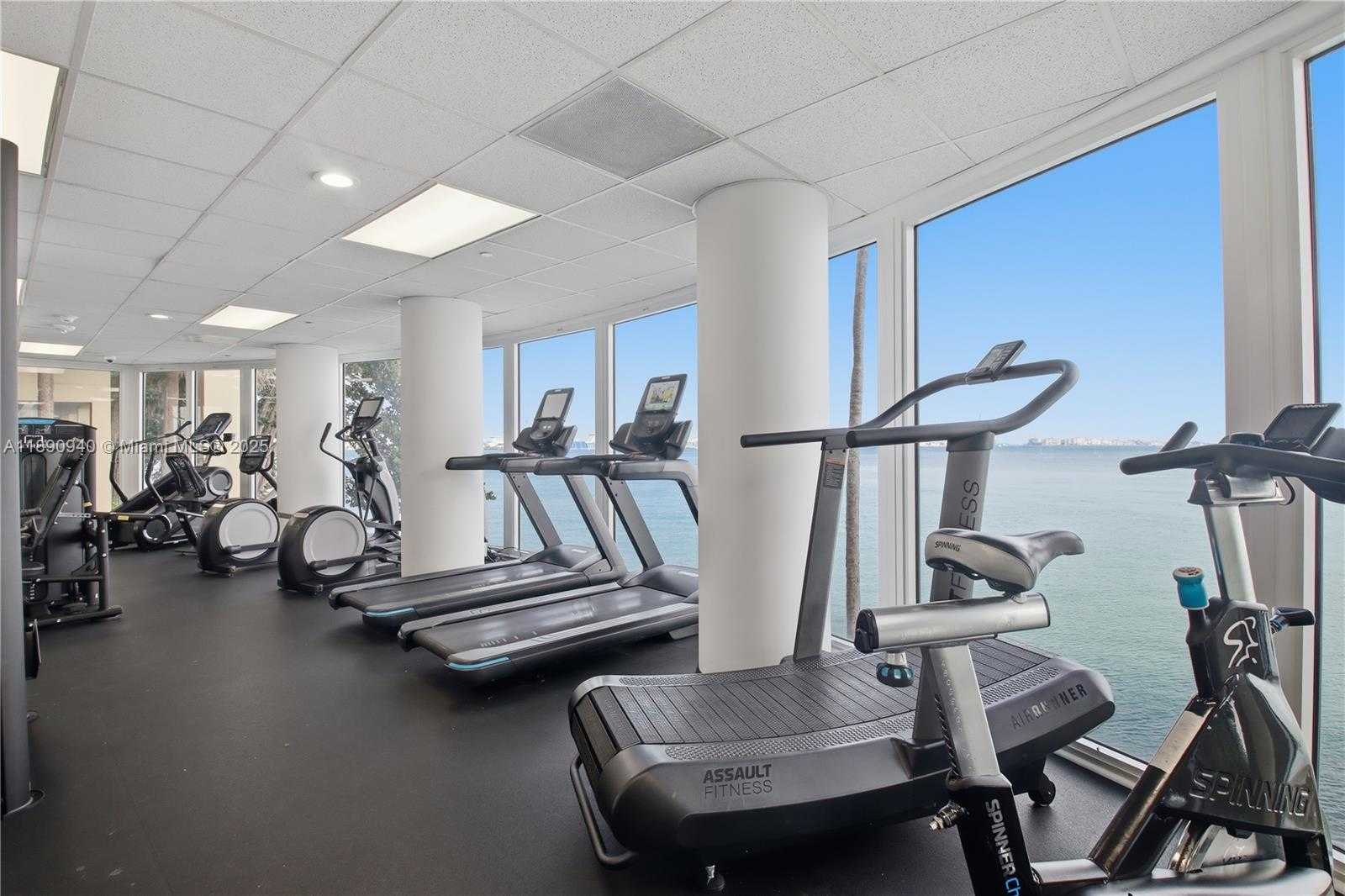 Small Image of 770 CLAUGHTON ISLAND DR #510, Miami Number 23