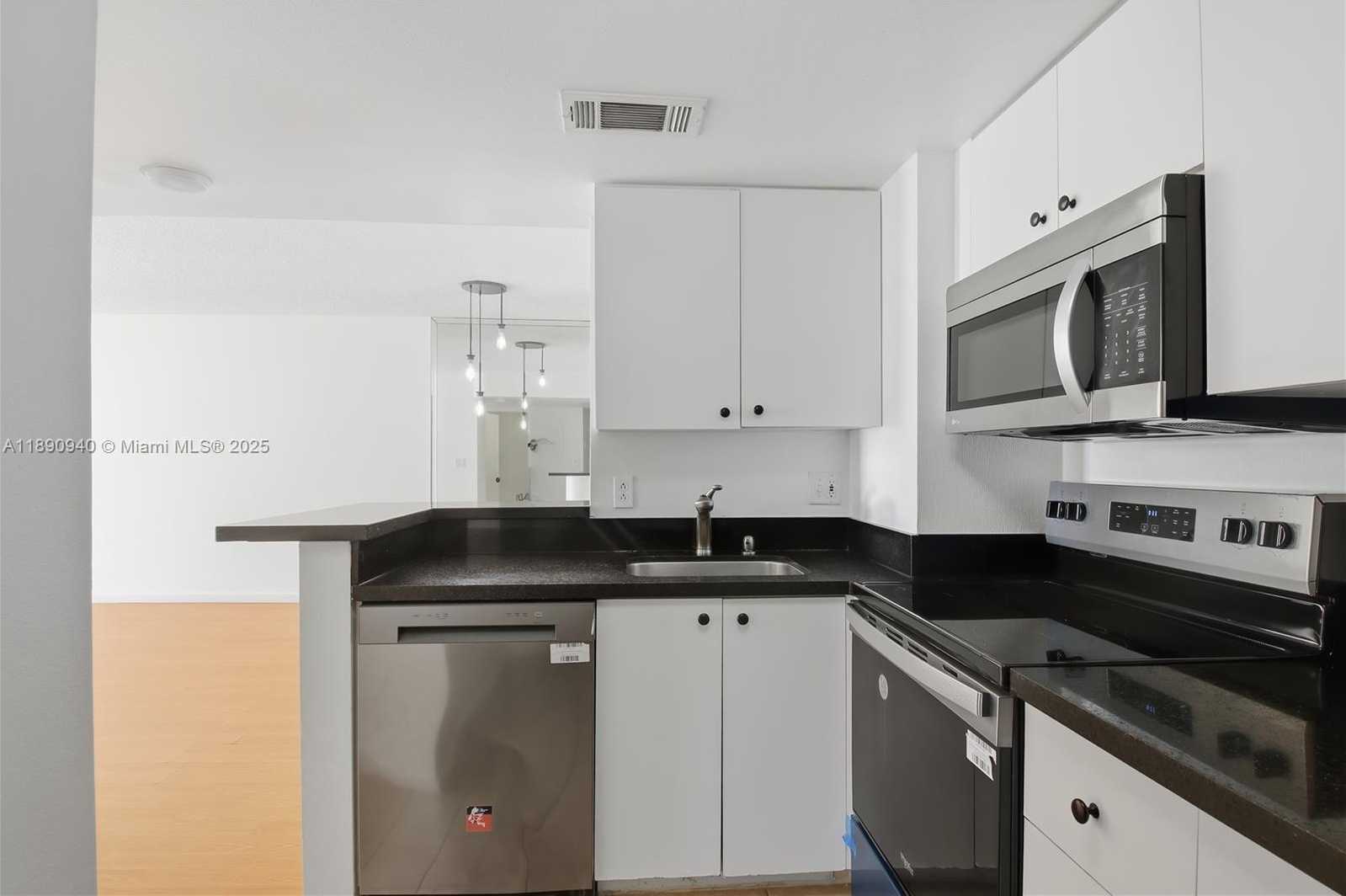 Small Image of 770 CLAUGHTON ISLAND DR #510, Miami Number 8