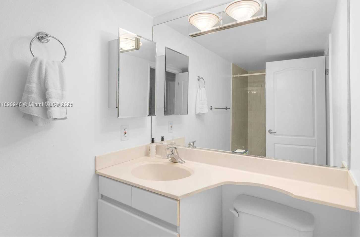 Small Image of 1800 SUNSET HARBOUR DR #1007, Miami Beach Number 10