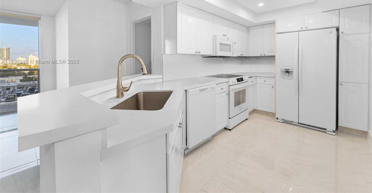 Small Image of 1800 SUNSET HARBOUR DR #1007, Miami Beach Number 3