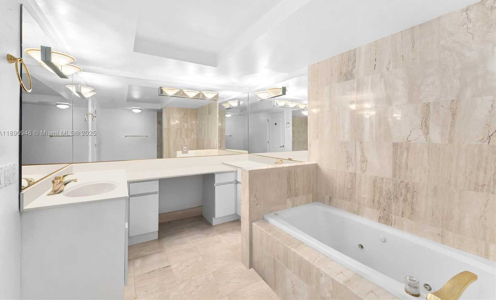 Small Image of 1800 SUNSET HARBOUR DR #1007, Miami Beach Number 7