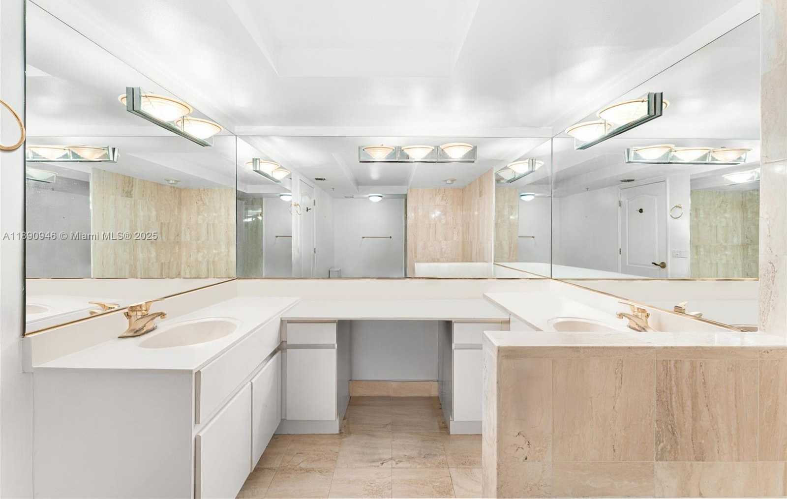 Small Image of 1800 SUNSET HARBOUR DR #1007, Miami Beach Number 8