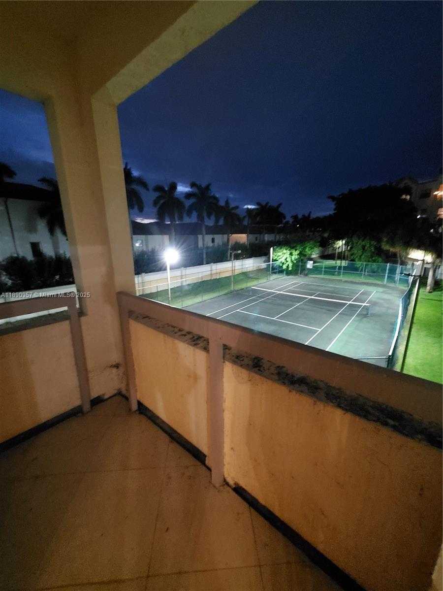 Small Image of 8290 LAKE DR #303, Doral Number 18