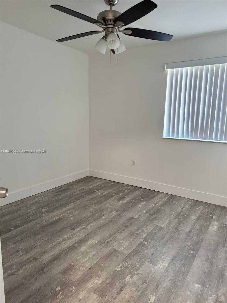Small Image of 13905 SOUTH WEST 177TH TER #13905, Miami Number 10