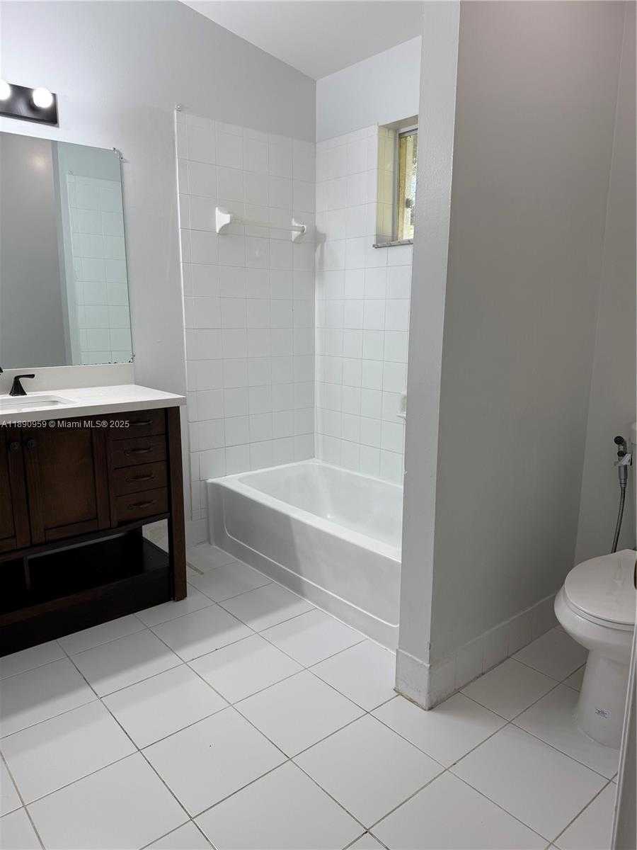 Small Image of 13905 SOUTH WEST 177TH TER #13905, Miami Number 14
