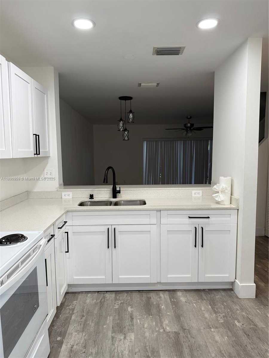 Small Image of 13905 SOUTH WEST 177TH TER #13905, Miami Number 2