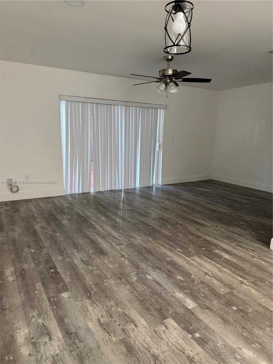 Small Image of 13905 SOUTH WEST 177TH TER #13905, Miami Number 5