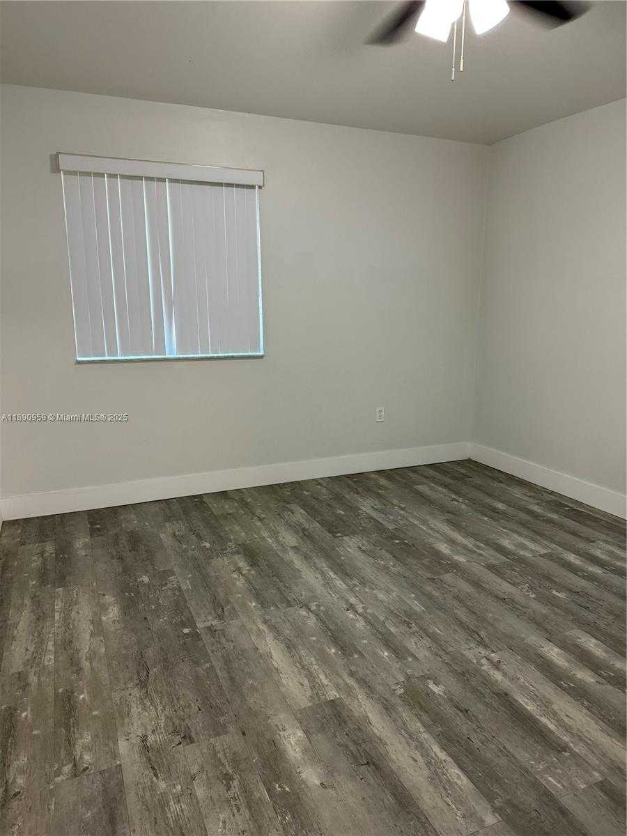 Small Image of 13905 SOUTH WEST 177TH TER #13905, Miami Number 9