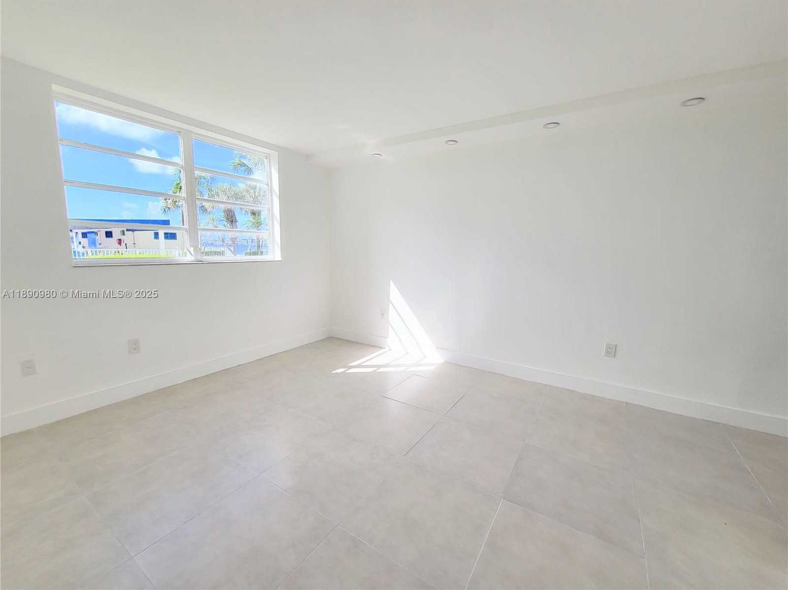 Small Image of 3010 MARCOS DR #R110, Aventura Number 11