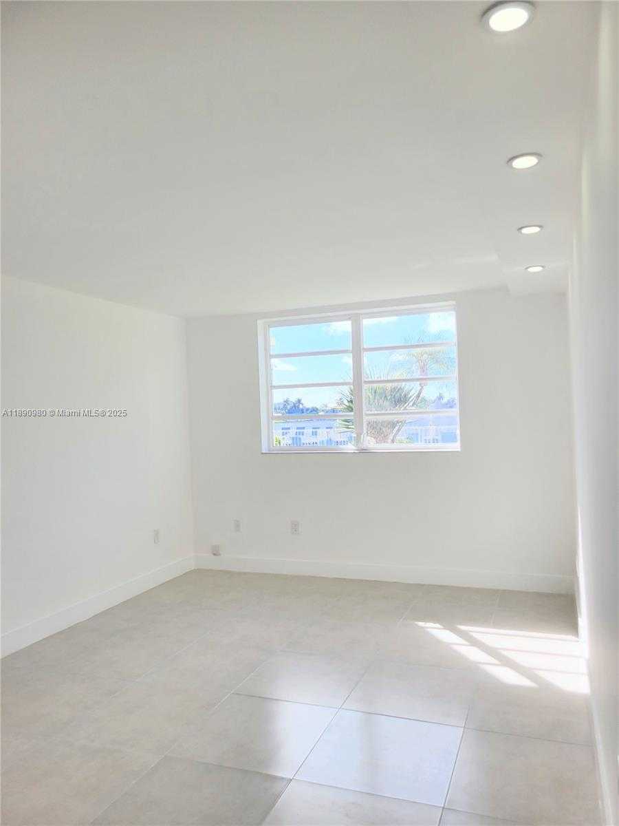 Small Image of 3010 MARCOS DR #R110, Aventura Number 13