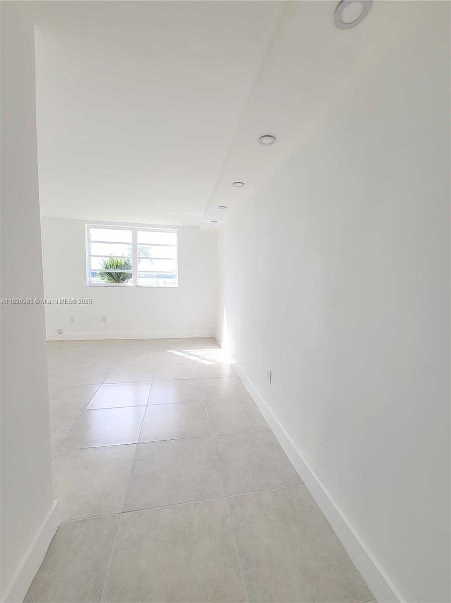 Small Image of 3010 MARCOS DR #R110, Aventura Number 14