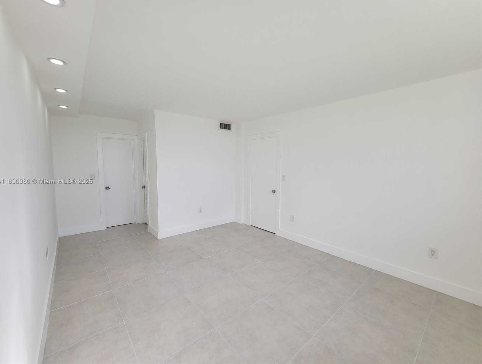 Small Image of 3010 MARCOS DR #R110, Aventura Number 15