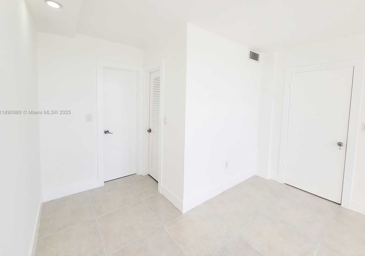 Small Image of 3010 MARCOS DR #R110, Aventura Number 17