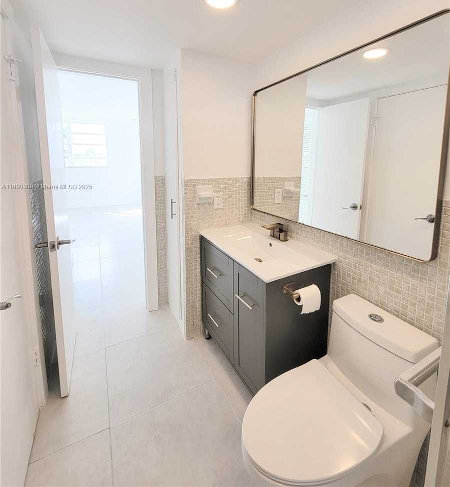 Small Image of 3010 MARCOS DR #R110, Aventura Number 19