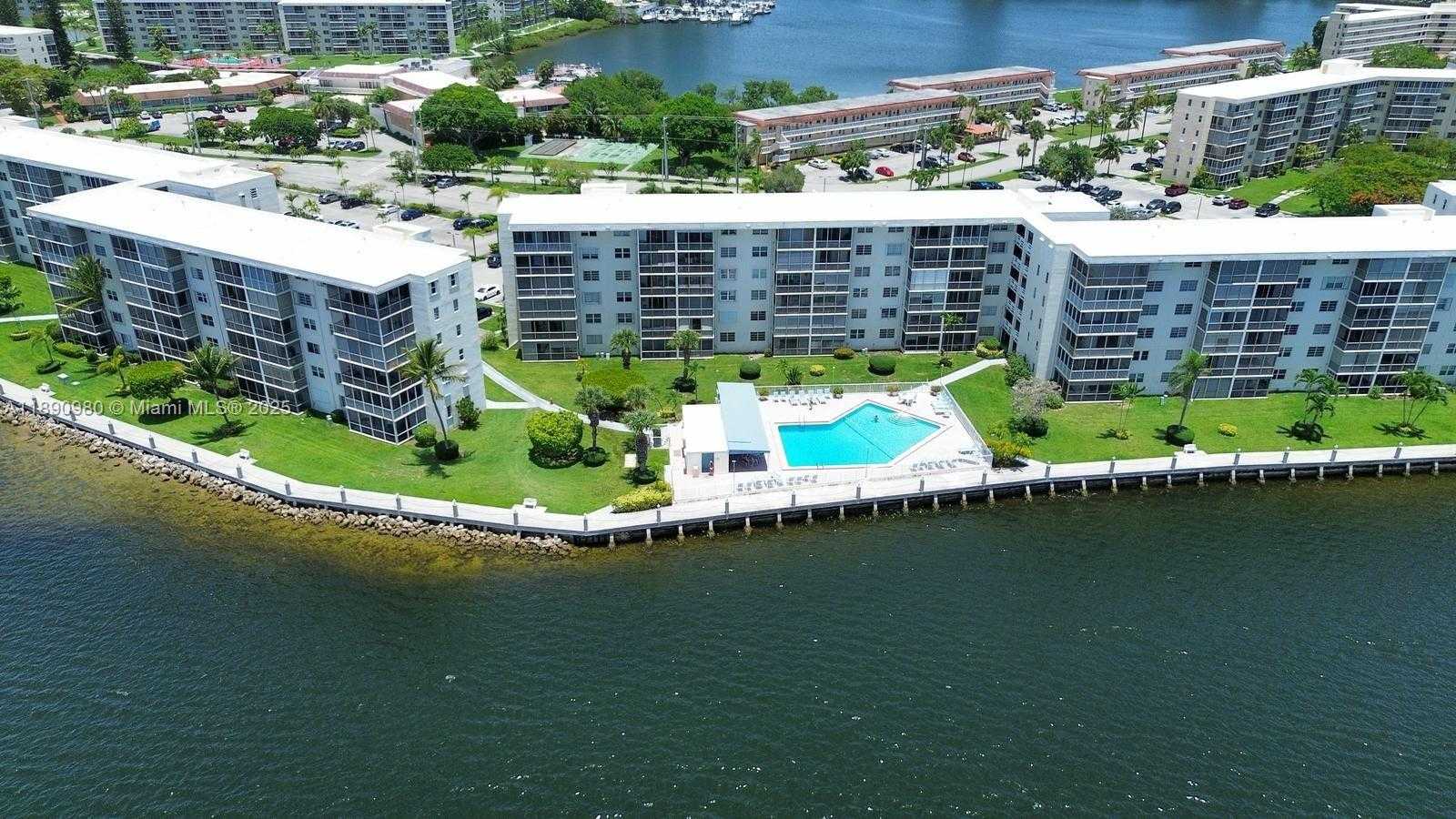 Small Image of 3010 MARCOS DR #R110, Aventura Number 2