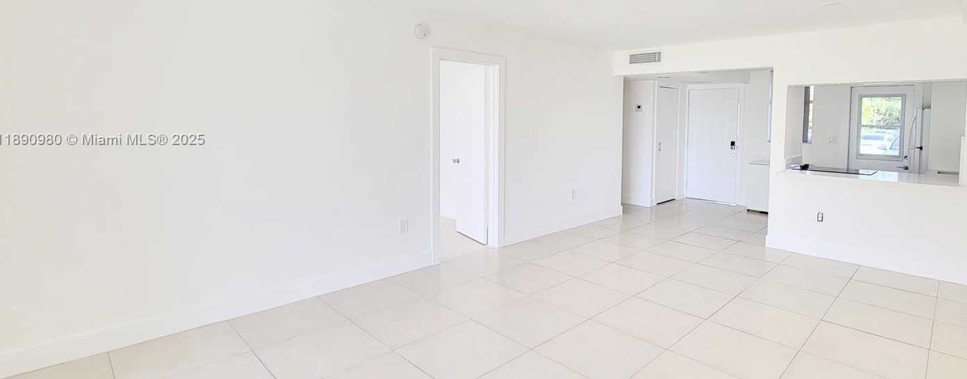 Small Image of 3010 MARCOS DR #R110, Aventura Number 5