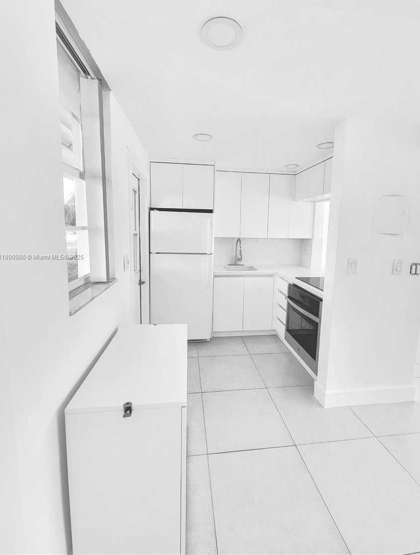 Small Image of 3010 MARCOS DR #R110, Aventura Number 8