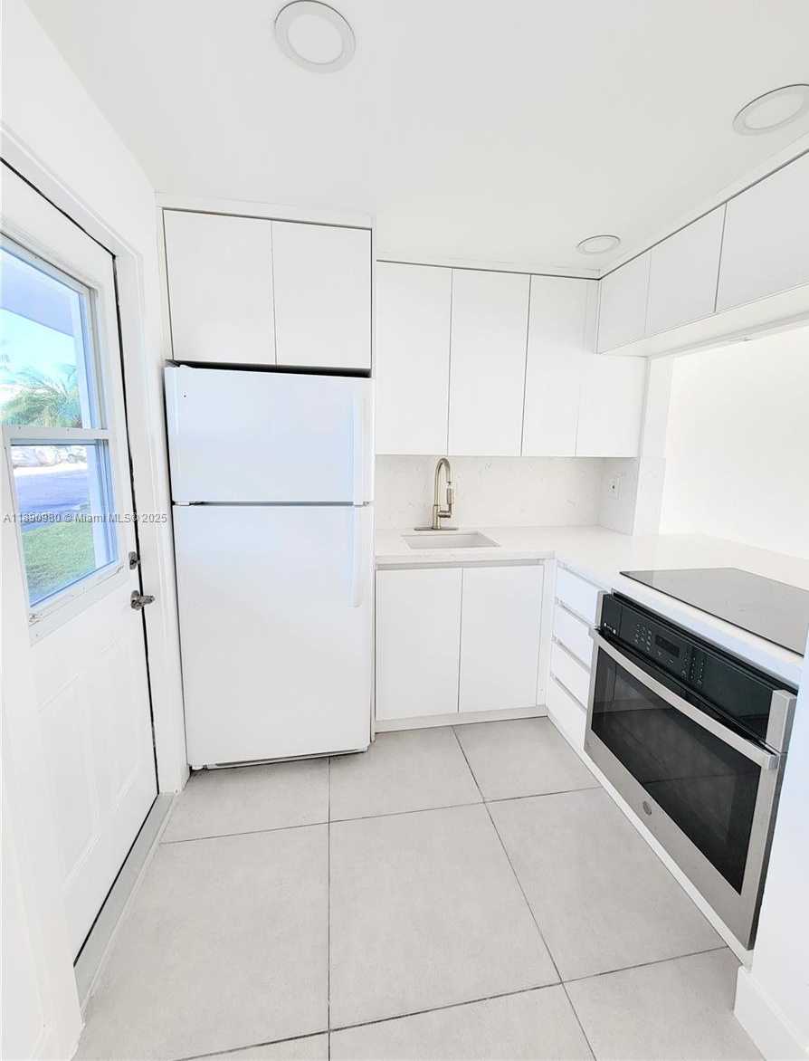 Small Image of 3010 MARCOS DR #R110, Aventura Number 9