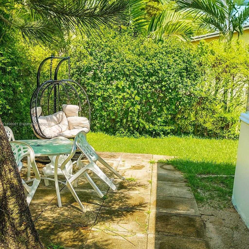 Small Image of 504 SOUTH WEST 10TH ST #2, Hallandale Beach Number 2