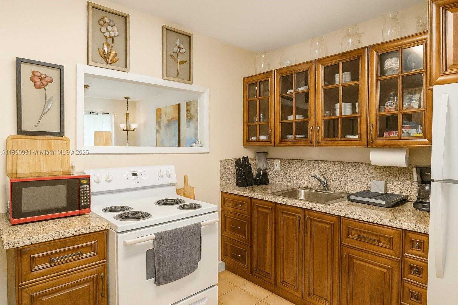 Small Image of 504 SOUTH WEST 10TH ST #2, Hallandale Beach Number 4