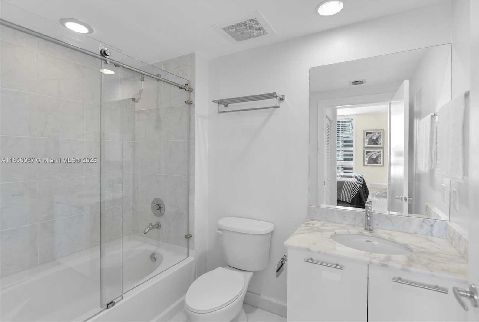 Small Image of 950 BRICKELL BAY DR #2606, Miami Number 11