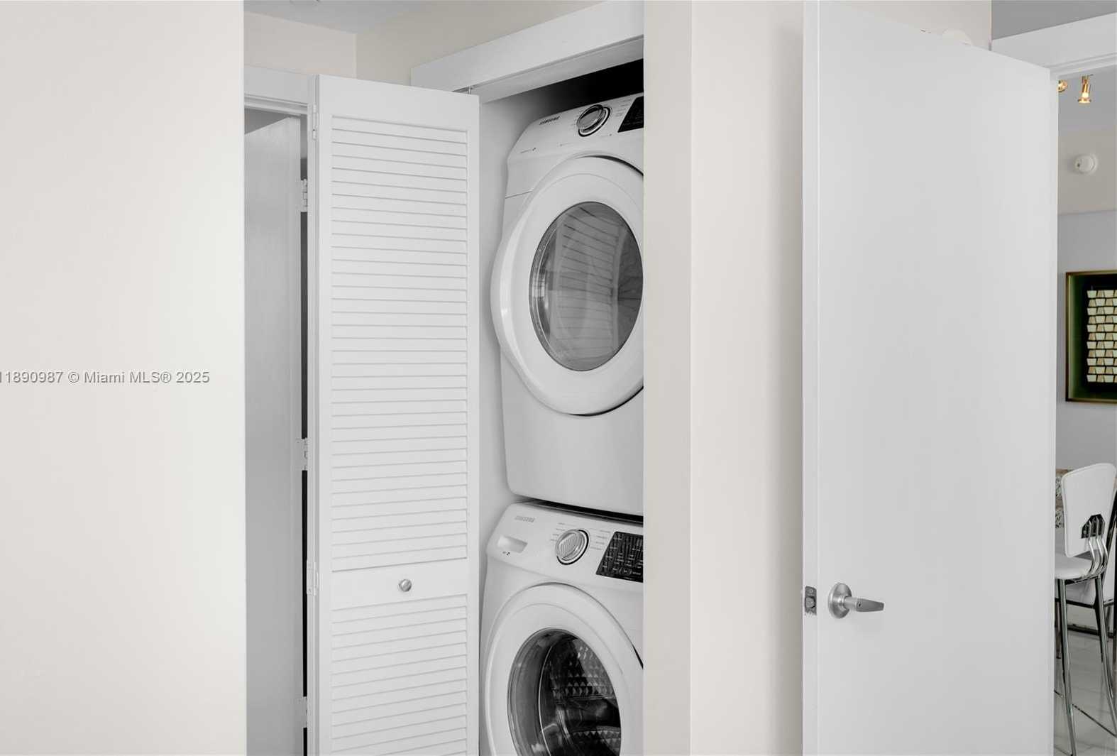 Small Image of 950 BRICKELL BAY DR #2606, Miami Number 12