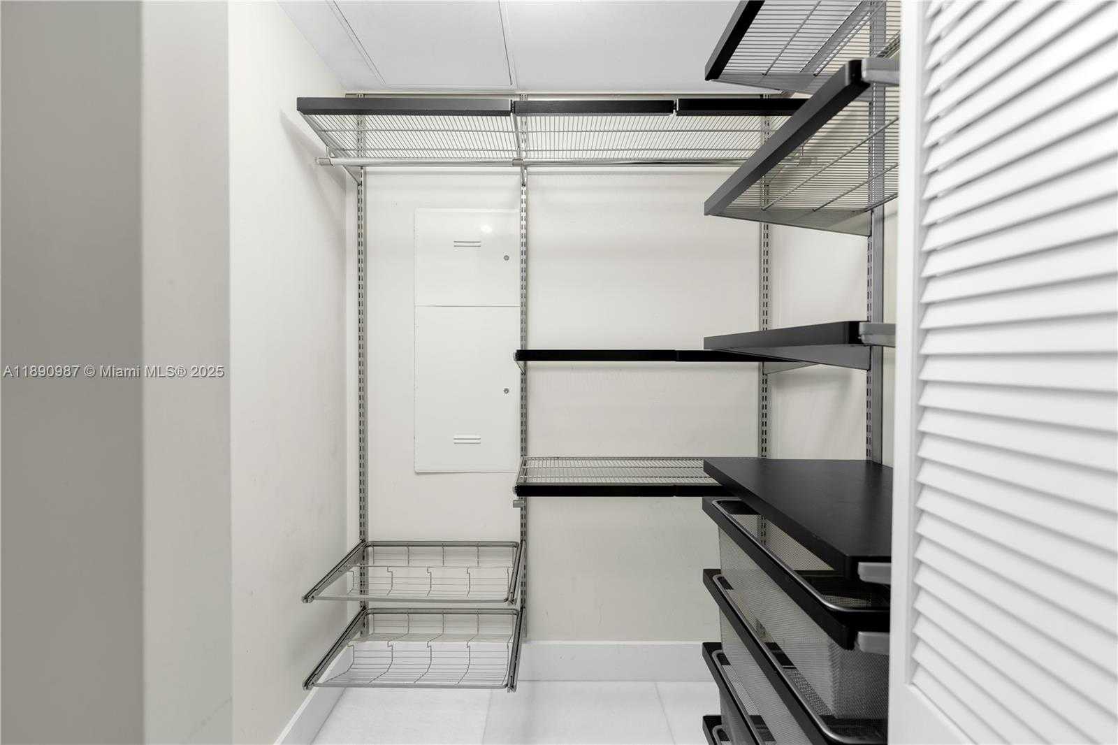 Small Image of 950 BRICKELL BAY DR #2606, Miami Number 13