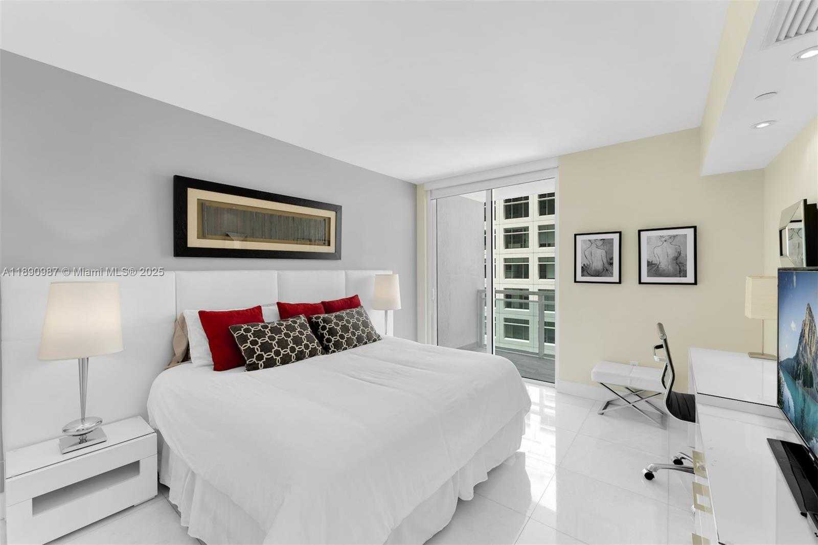 Small Image of 950 BRICKELL BAY DR #2606, Miami Number 6