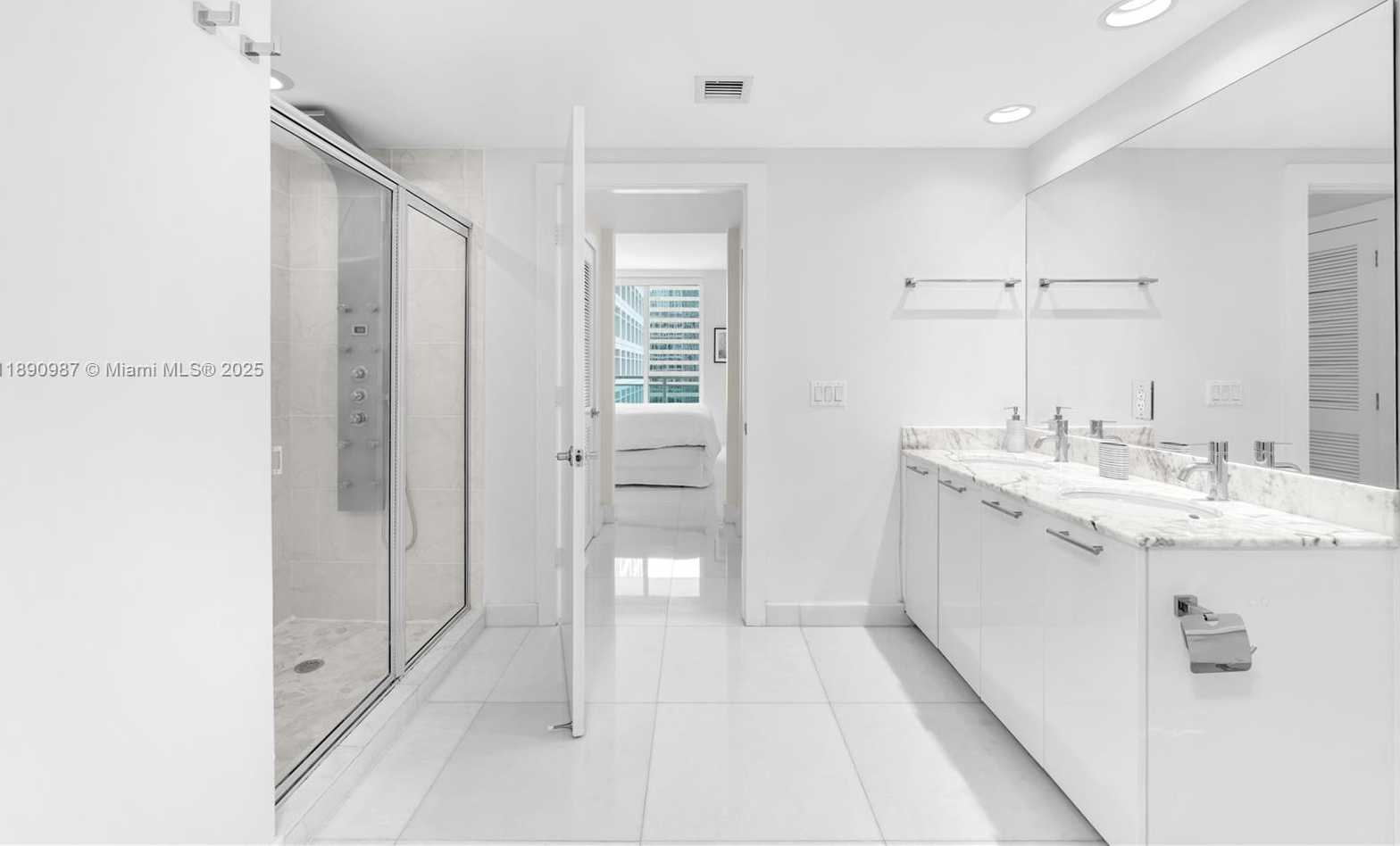 Small Image of 950 BRICKELL BAY DR #2606, Miami Number 8