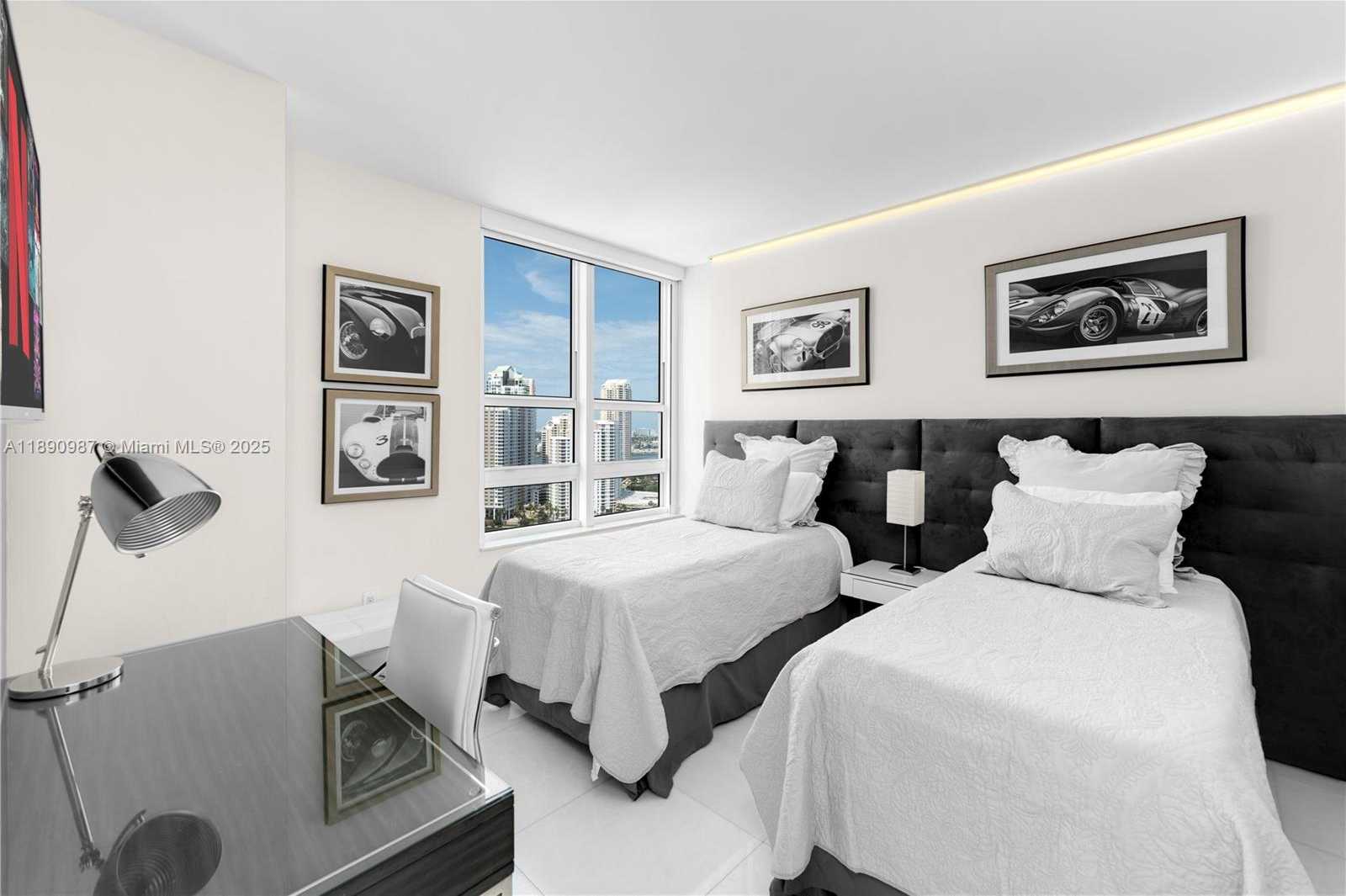Small Image of 950 BRICKELL BAY DR #2606, Miami Number 9
