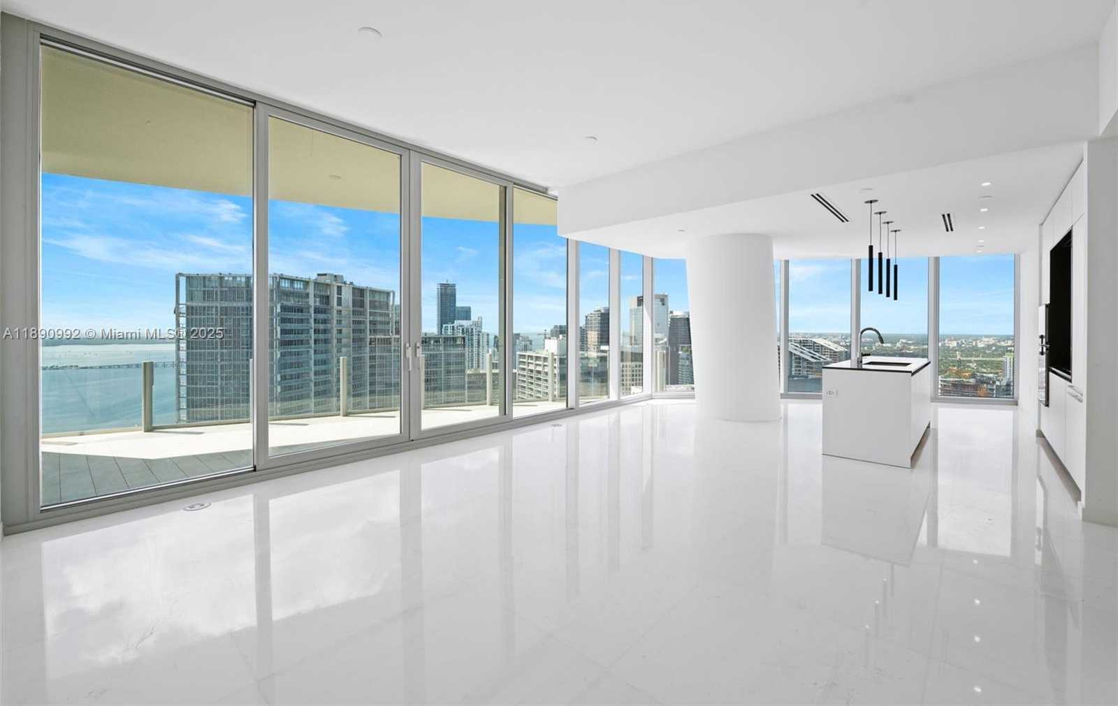 Small Image of 300 BISCAYNE BOULEVARD WAY #5207W, Miami Number 10