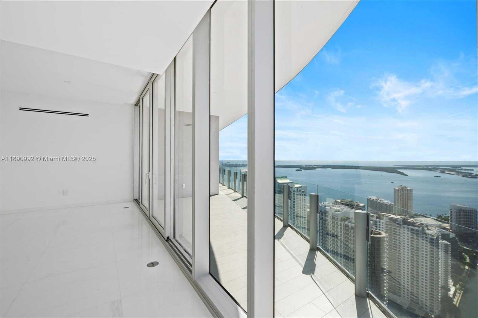 Small Image of 300 BISCAYNE BOULEVARD WAY #5207W, Miami Number 11