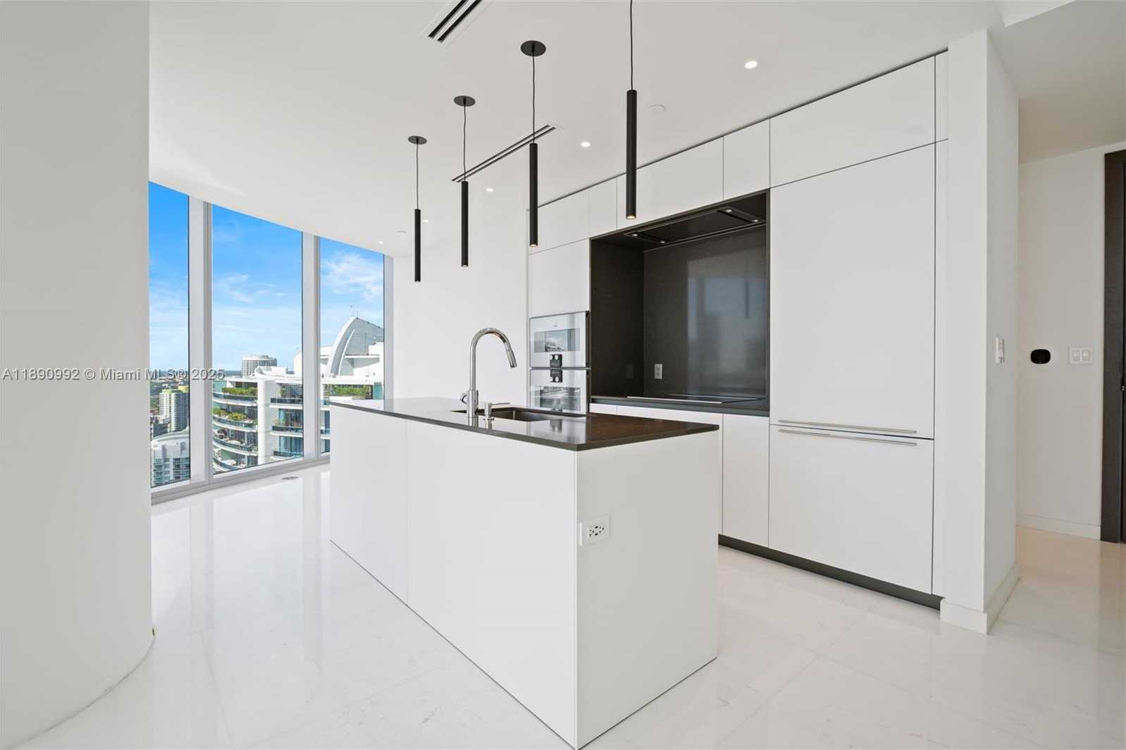 Small Image of 300 BISCAYNE BOULEVARD WAY #5207W, Miami Number 12