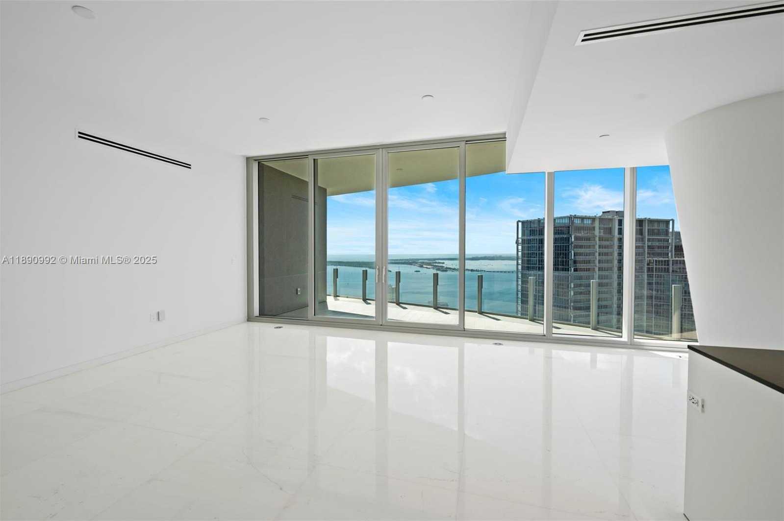 Small Image of 300 BISCAYNE BOULEVARD WAY #5207W, Miami Number 15