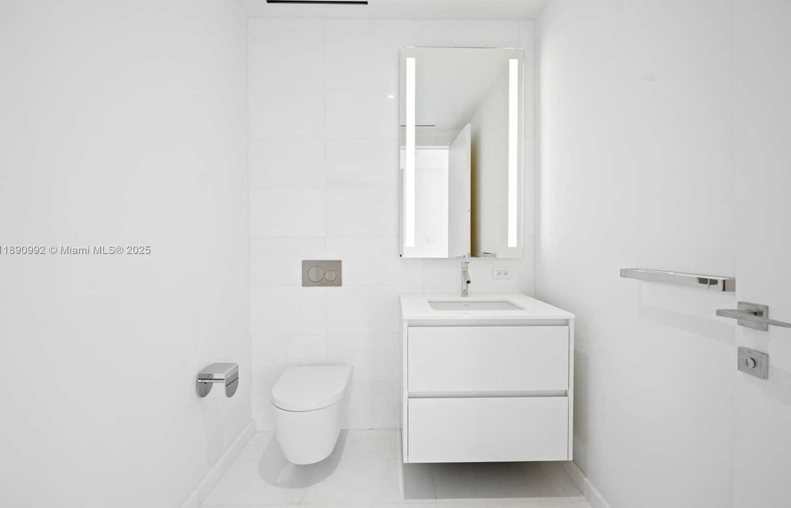 Small Image of 300 BISCAYNE BOULEVARD WAY #5207W, Miami Number 16