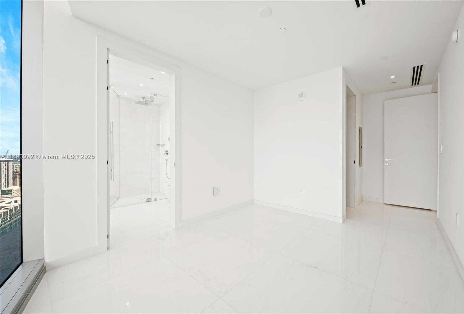 Small Image of 300 BISCAYNE BOULEVARD WAY #5207W, Miami Number 17