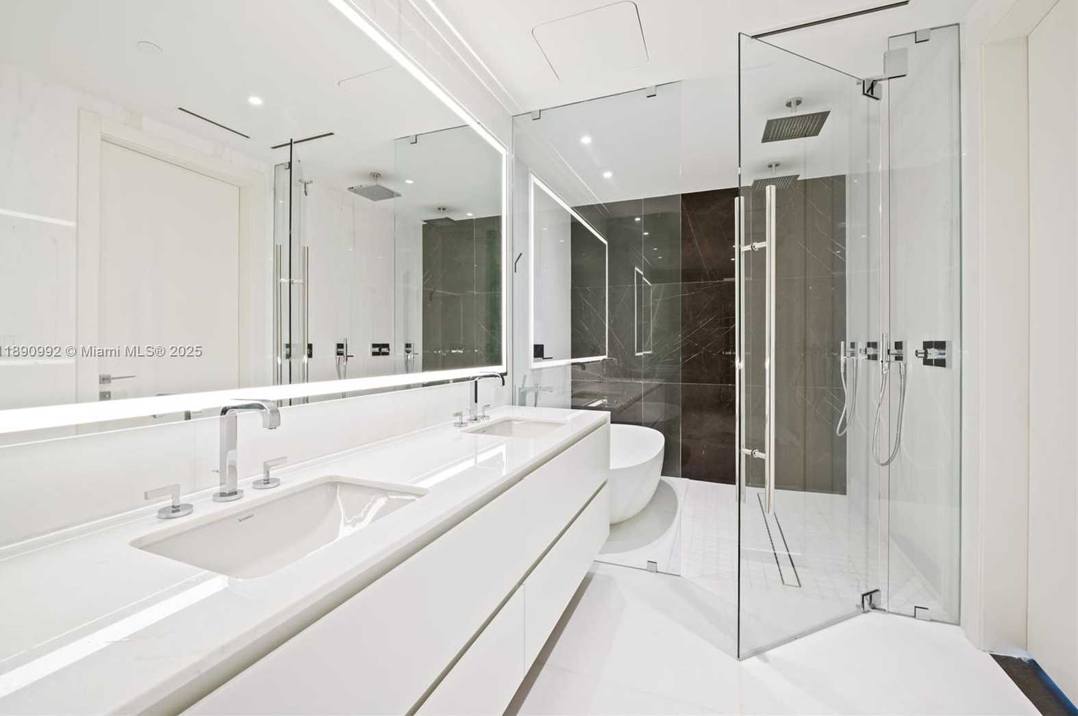 Small Image of 300 BISCAYNE BOULEVARD WAY #5207W, Miami Number 22