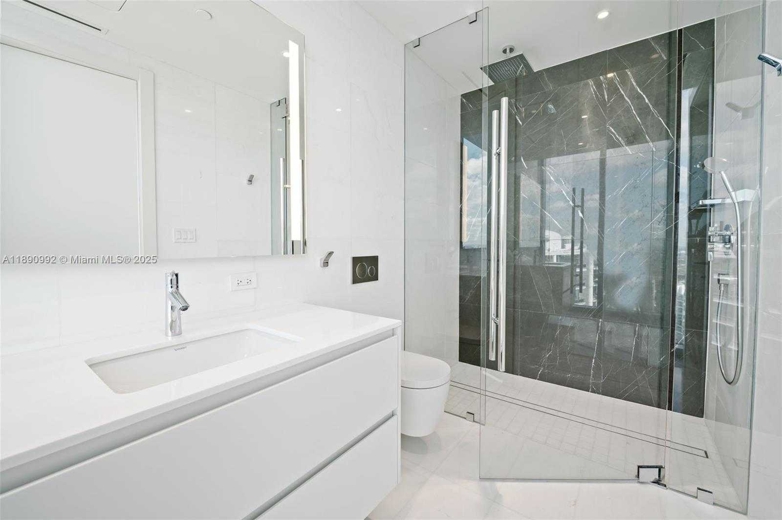Small Image of 300 BISCAYNE BOULEVARD WAY #5207W, Miami Number 26