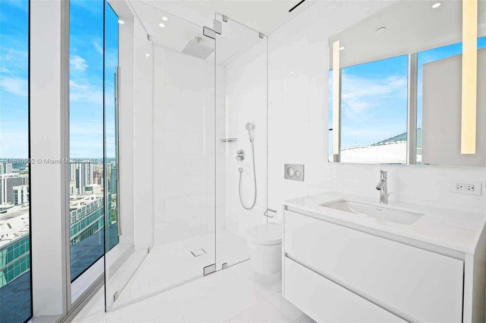 Small Image of 300 BISCAYNE BOULEVARD WAY #5207W, Miami Number 28