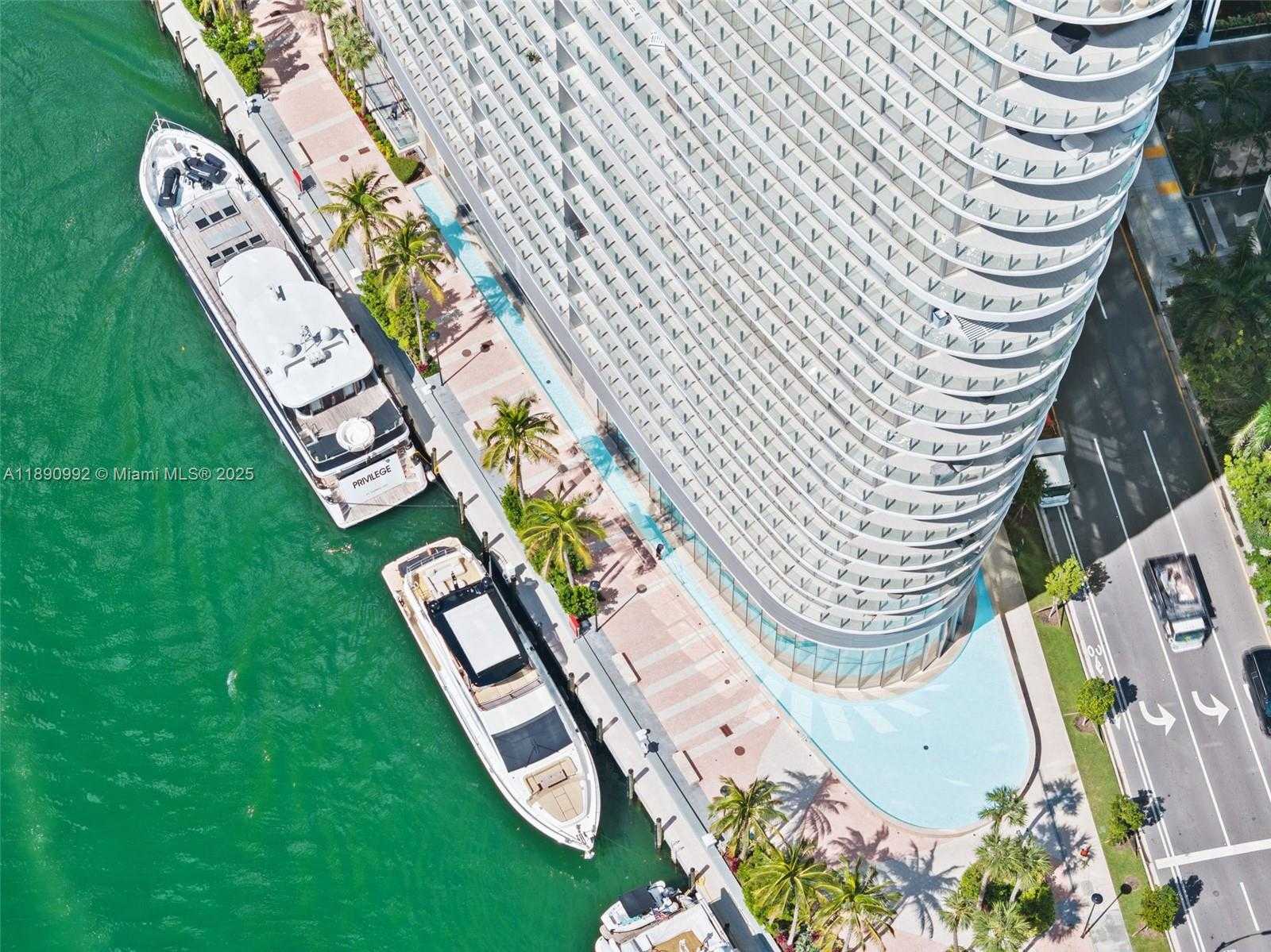 Small Image of 300 BISCAYNE BOULEVARD WAY #5207W, Miami Number 3