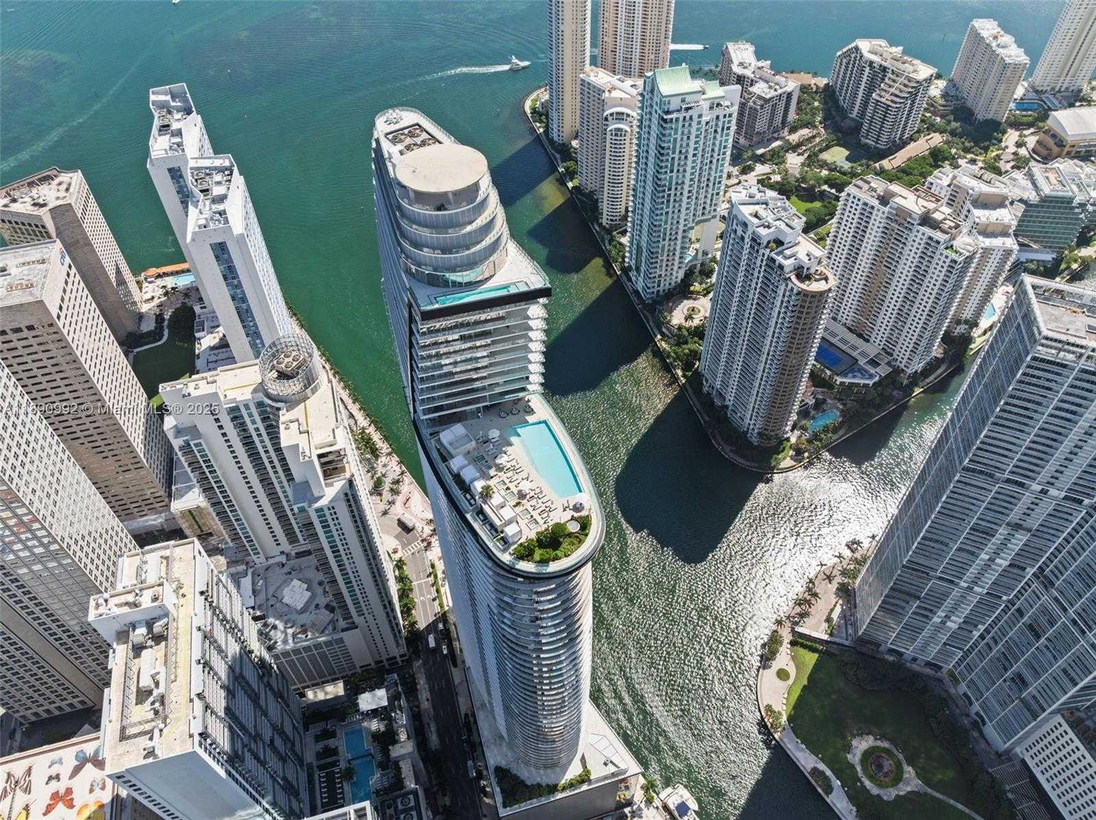 Small Image of 300 BISCAYNE BOULEVARD WAY #5207W, Miami Number 32