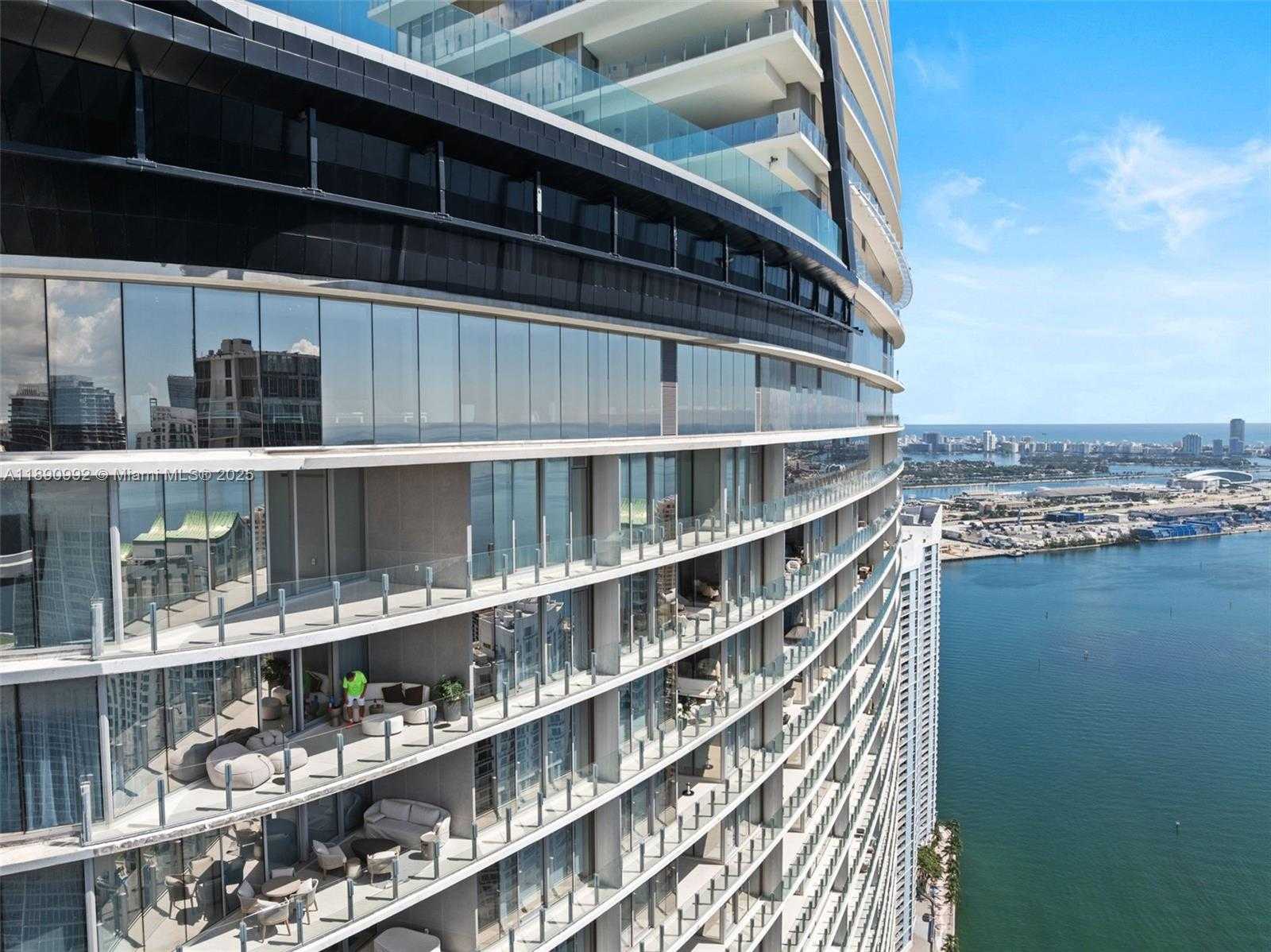 Small Image of 300 BISCAYNE BOULEVARD WAY #5207W, Miami Number 35
