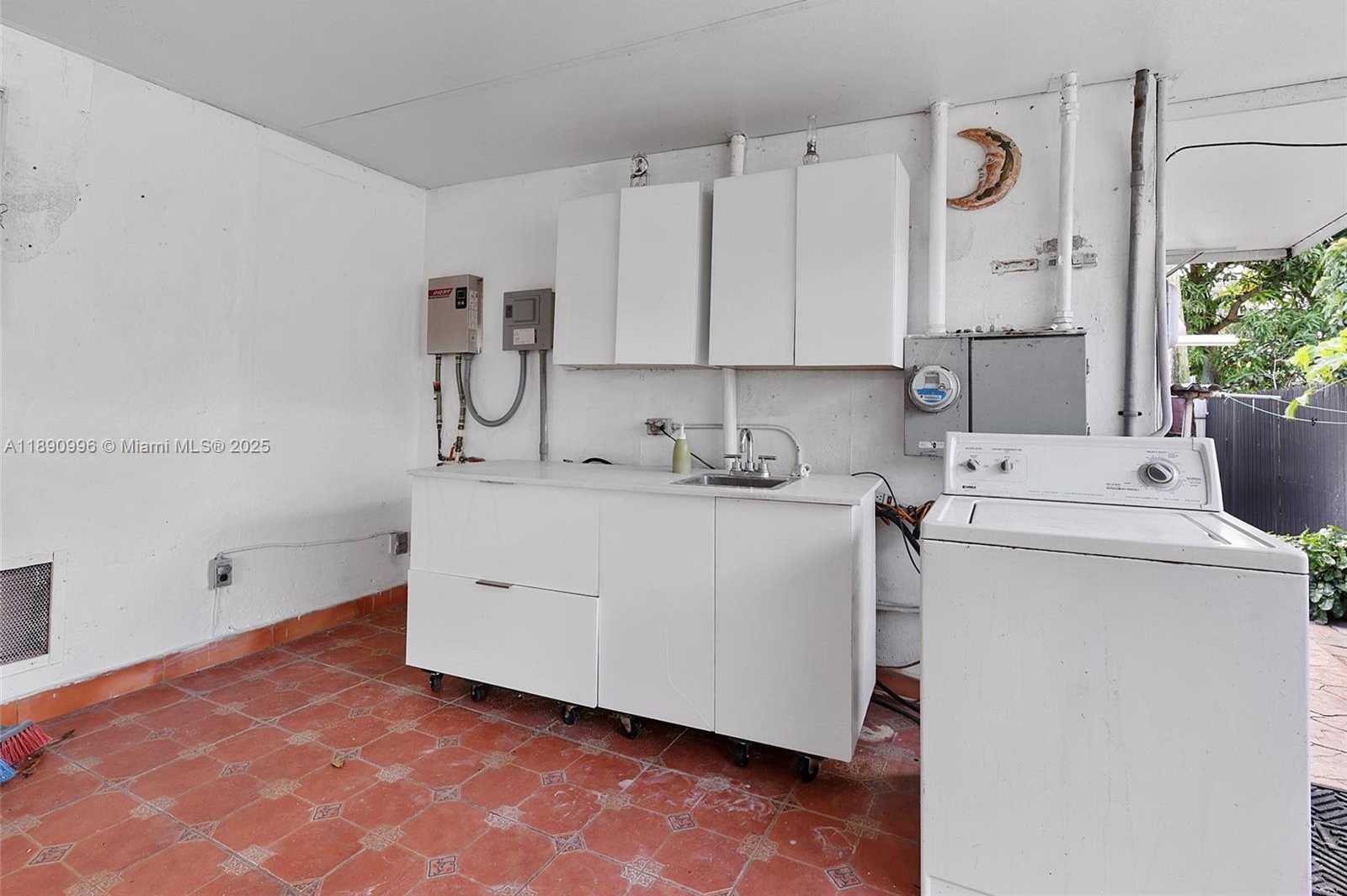 Small Image of 450 NORTH WEST 40TH CT, Miami Number 17