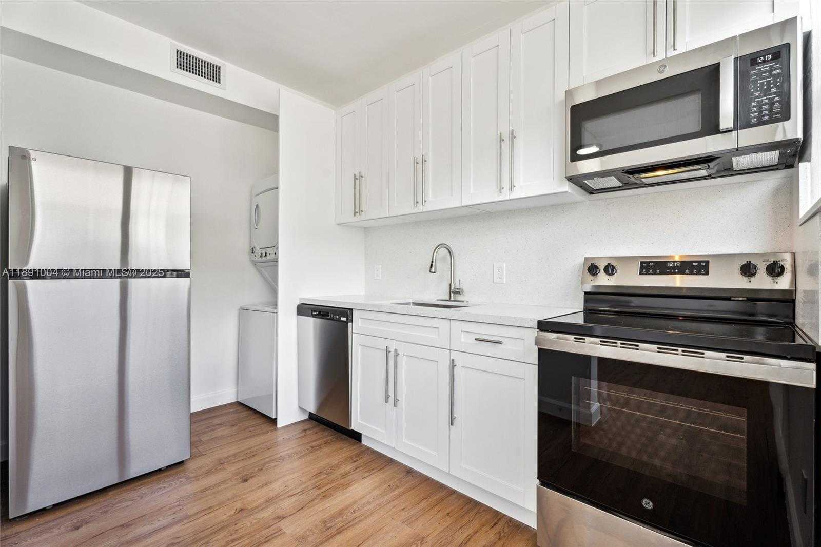 Small Image of 825 85TH ST #4, Miami Beach Number 2